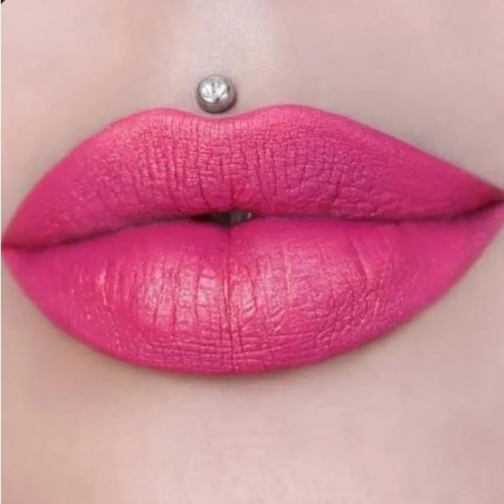 Jeffree DIVA Velour Liquid Lipstick — Vibrant Pink
